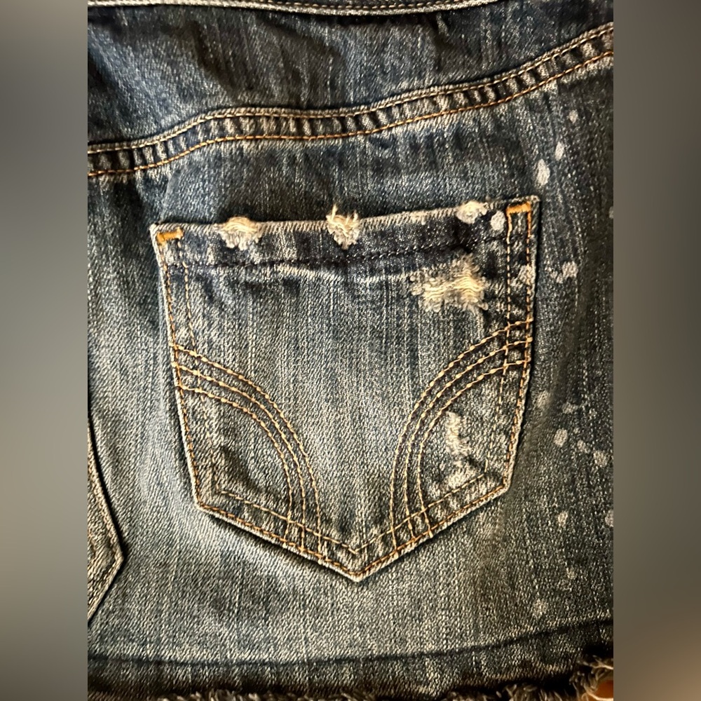 Hollister Co distressed denim mini skirt frayed raw hem, two-button closure, sz3 - Picture 5 of 5